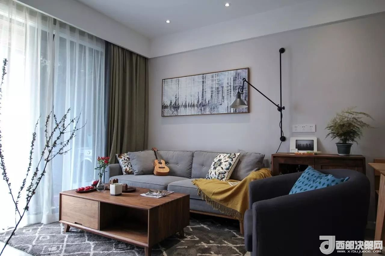 沙發(fā)背景墻選對裝飾畫，才能美了整個(gè)客廳空間！