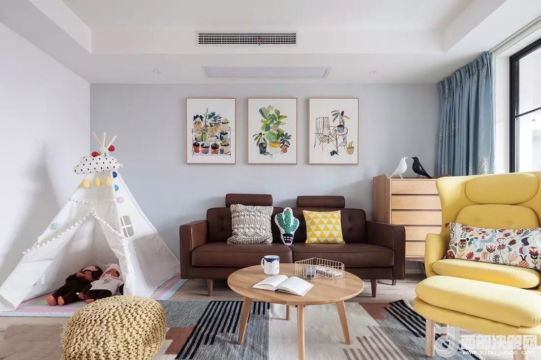 沙發(fā)背景墻選對裝飾畫，才能美了整個(gè)客廳空間！