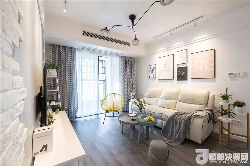 沙發(fā)背景墻選對裝飾畫，才能美了整個(gè)客廳空間！