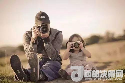 “曾子殺豬”故事在前，最近又有《父母說(shuō)好考了90分就去看海，被爽約后女孩離家出走》新聞在后。父母如果自己的行為“打臉”了，又怎么能在孩子面前掌握教育的主動(dòng)權(quán)。