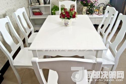 喜歡白色餐桌 但椅子該如何搭配？