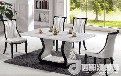 喜歡白色餐桌 但椅子該如何搭配？