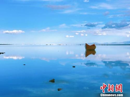  資料圖：“天空之鏡”茶卡鹽湖?！埨ぁz