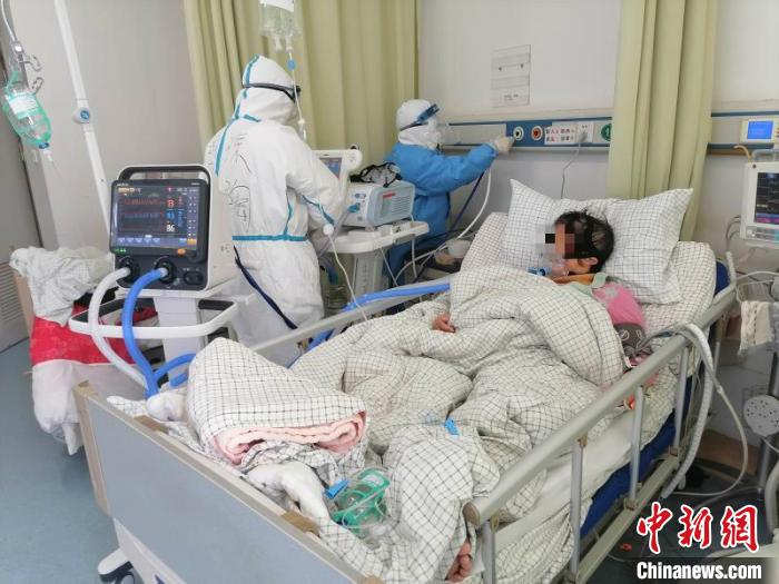 四川援助湖北醫(yī)生：幫患者打開心結(jié)，也是“良藥”