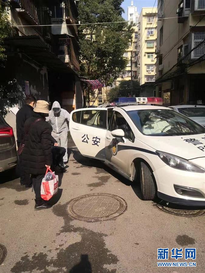 （習近平致敬的戰(zhàn)“疫”英雄·公安干警篇·圖文互動）（5）他們，抗疫一線鑄警魂