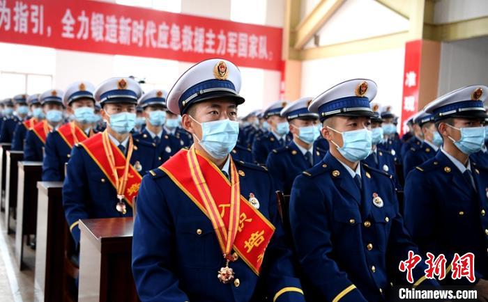 授銜表彰儀式現(xiàn)場(chǎng)?！⒅铱?攝