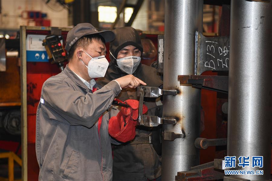 （在習近平新時代中國特色社會主義思想指引下——新時代新作為新篇章·習近平總書記關切事·圖文互動）（7）汗水的味道——記錄奮戰(zhàn)在復工復產一線的勞動者