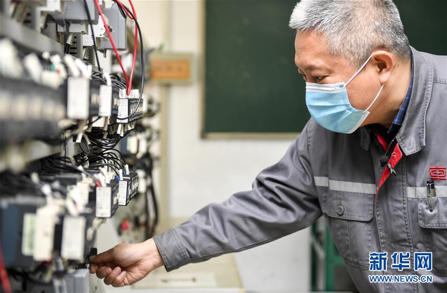 （在習近平新時代中國特色社會主義思想指引下——新時代新作為新篇章·習近平總書記關切事·圖文互動）（5）汗水的味道——記錄奮戰(zhàn)在復工復產一線的勞動者