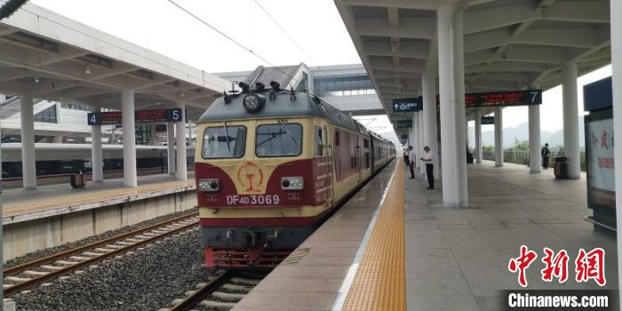 貴州省首條城際高速鐵路——安六鐵路開(kāi)始聯(lián)調(diào)聯(lián)試。中國(guó)鐵路成都局集團(tuán)公司供圖