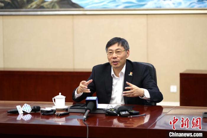 近日，全國(guó)人大代表、浪潮集團(tuán)董事長(zhǎng)兼CEO孫丕恕接受媒體采訪。浪潮集圖供圖