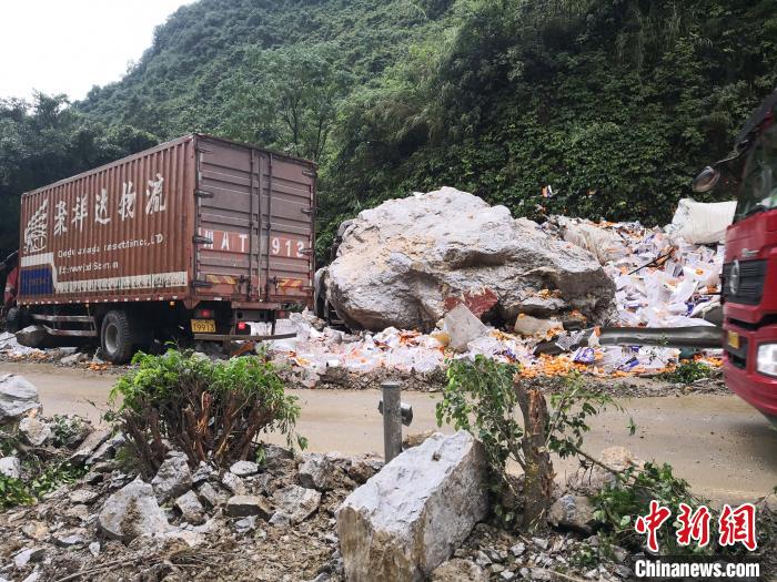 事故現(xiàn)場。　黃鵬 攝