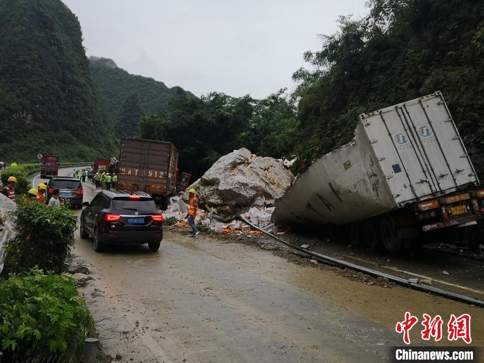 事故現(xiàn)場。　黃鵬 攝