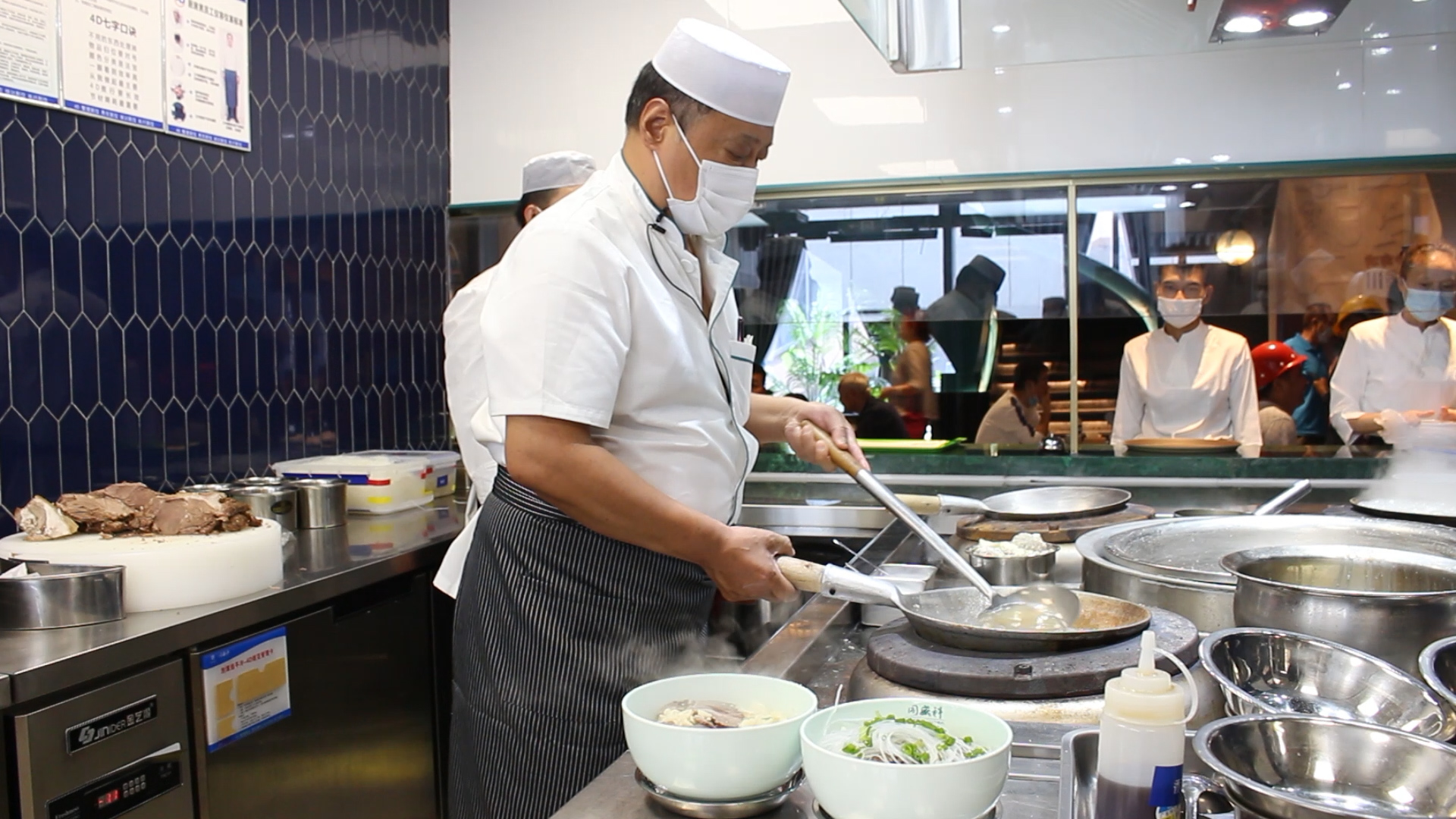 【陜菜大師和他們的拿手菜】烏平：“知足者常樂，食客愛吃我做的牛羊肉泡饃，就是我最大的滿足”_fororder_圖片7