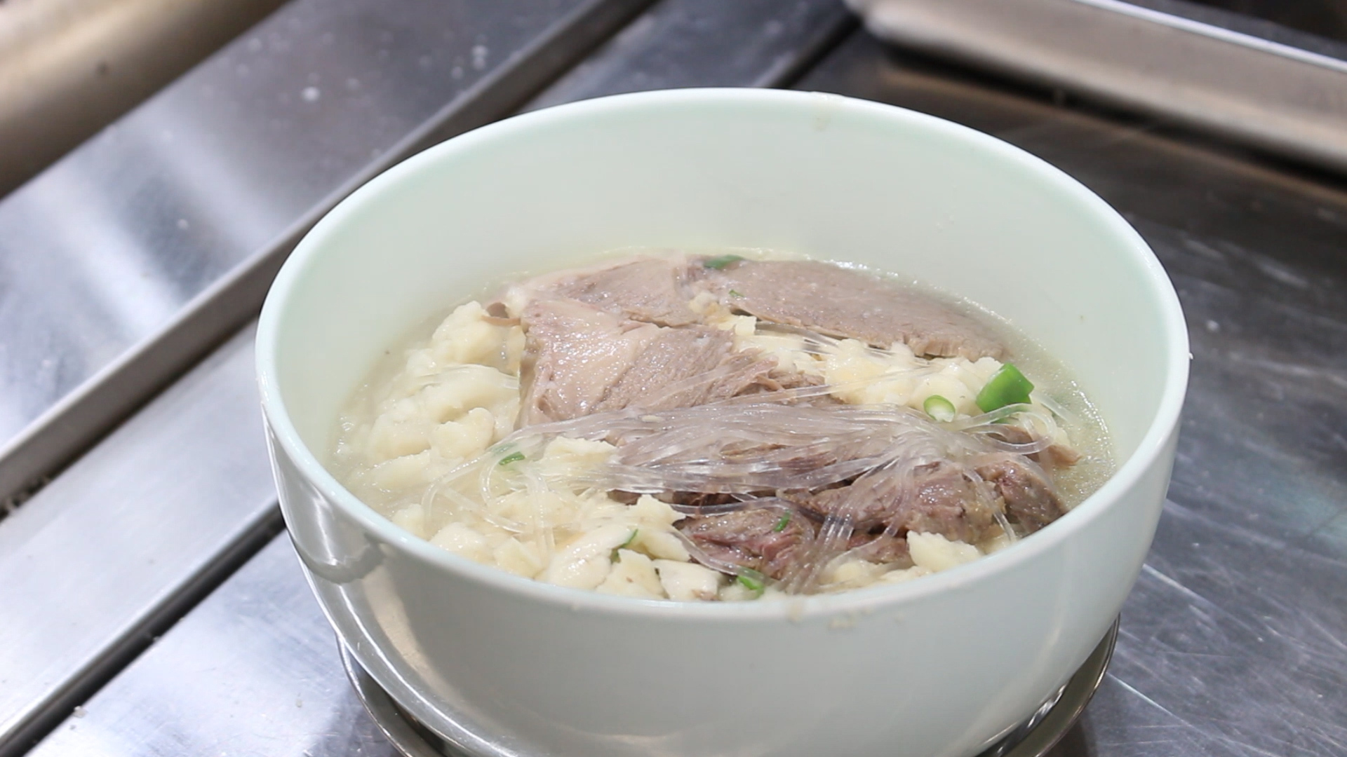 【陜菜大師和他們的拿手菜】烏平：“知足者常樂，食客愛吃我做的牛羊肉泡饃，就是我最大的滿足”_fororder_圖片8