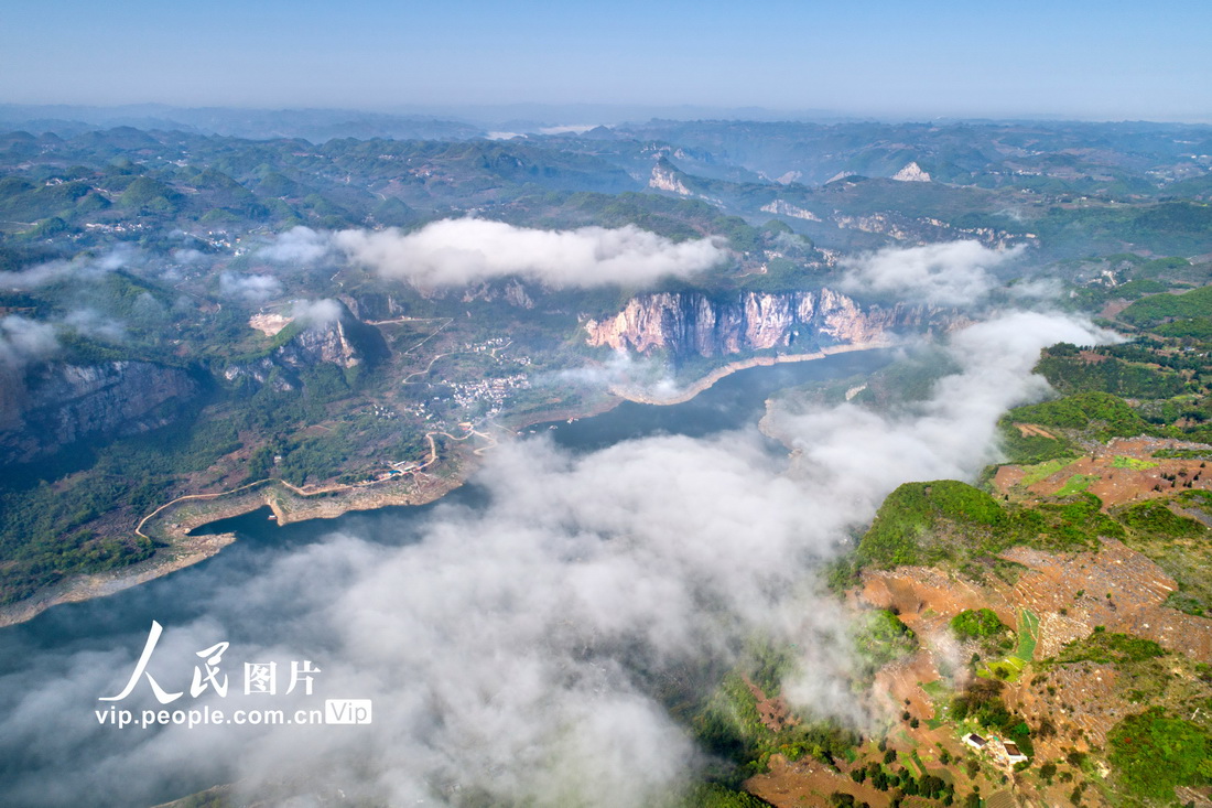 2022年4月3日拍攝的貴州省黔西市新仁苗族鄉(xiāng)境內(nèi)的烏江一級(jí)支流六沖河。