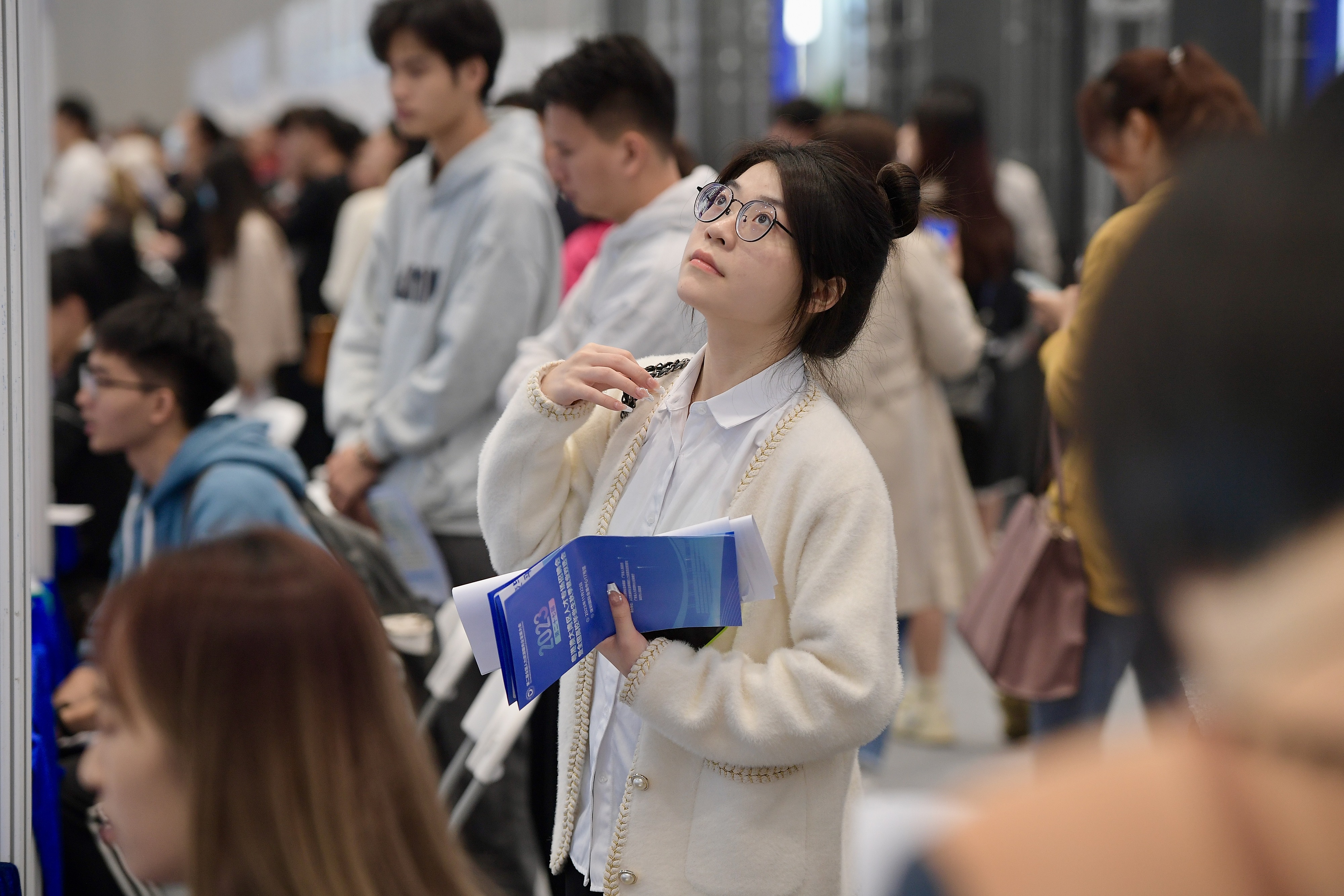  2023年11月22日，2023年粵港澳大灣區(qū)人才專場招聘會暨第27屆全國高校畢業(yè)生秋季就業(yè)雙選會在深圳國際會展中心舉辦。